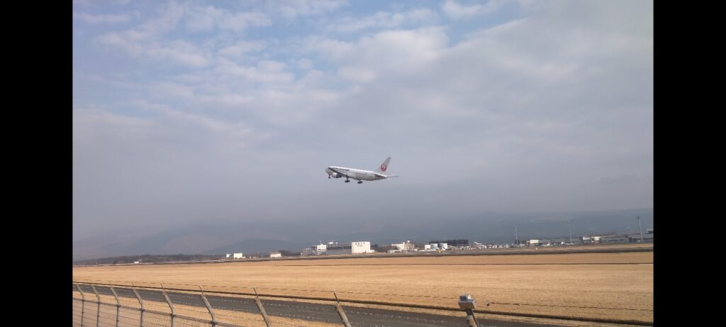 熊本空港飛行機の後ろ姿